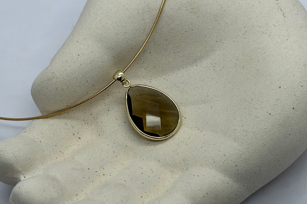 Collar Elegance