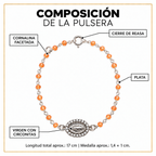 Composición de Pulsera Alma: plata, cornalina facetada y Virgen con circonitas; longitud aproximada 17 cm y medalla 1,4 por 1 cm